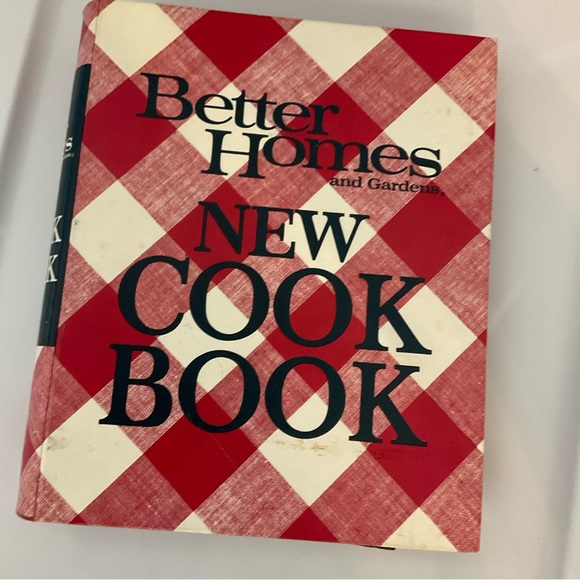 Vintage Better Homes and Gardens New Cook Book 1968 edition 5th printing 1972